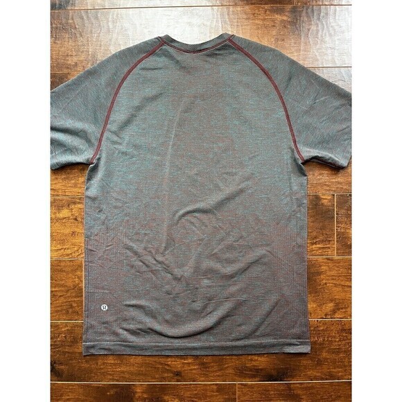 Lululemon Vent Tech Shirt Mens Medium Short Sleeve Shirt Blue Red Performance - Picture 5 of 6